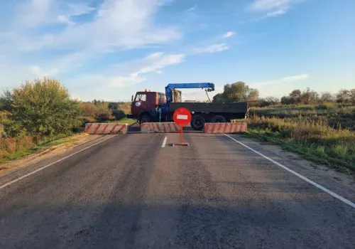 Участок трассы закрыли в Амурской области из-за угрозы обрушения полотна