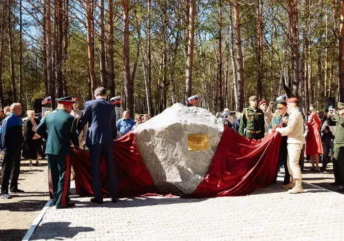 В День танкиста Василий Орлов поучаствовал в закладке камня под строительство "Авангарда"