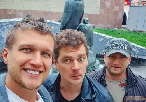 Незнакомый город: первый десант артистов "Амурской осени" прибыл в Благовещенск