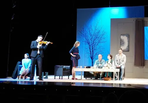 Спектакль с Андреем Соколовым о «жизни взаймы» презентовали в Благовещенске