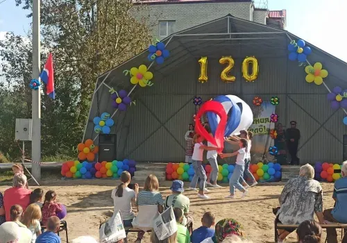 Сухой фонтан и мостик для влюбленных появились в парке амурского села