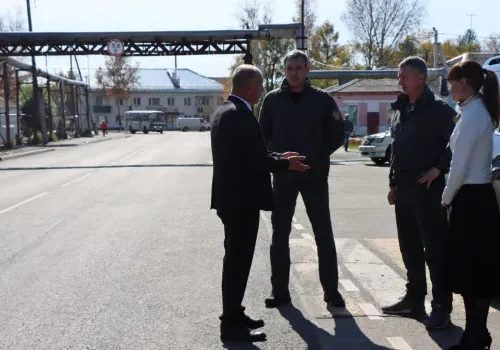 Ход дорожных работ в Бурейском районе проверил Василий Орлов