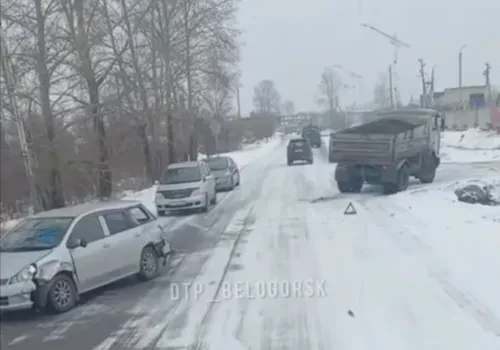 Многочисленные ДТП принес снегопад в Амурскую область 