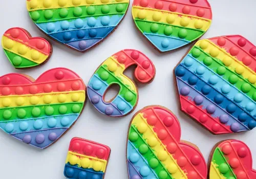 Пряничные поп-иты и конфеты из сериала "Игра в кальмара" готовит амурская мастерица