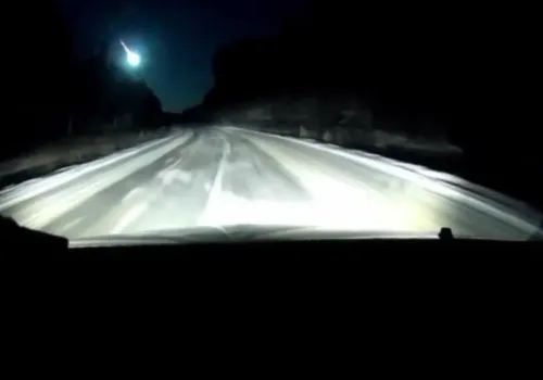 Падение метеороида на Землю в ночь звездопада наблюдали в нескольких городах России