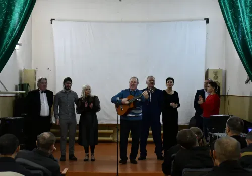 Артисты амурского драмтеатра показали осужденным концерт, посвященный Достоевскому