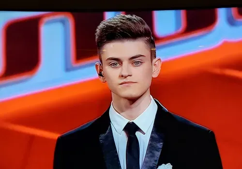 Шоу "Голос" после раунда "Поединки" покинул амурчанин Максим Дмитриев