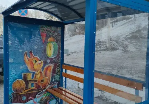 Новогодние открытки из СССР украсили остановки в Сковородине