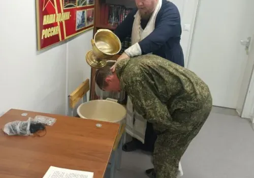 Строителей второй ветки БАМа покрестил священник из Свободного