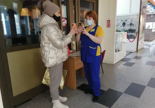 Чужие QR-коды в торговых центрах со скандалом предъявляют амурчане