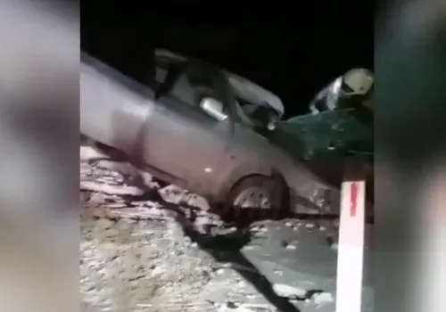 Два человека погибли при столкновении автомобилей в Ивановском районе 