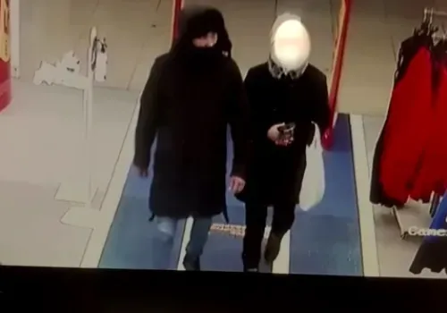 Посетители магазина спорттоваров в Приамурье могут быть причастны к кражам