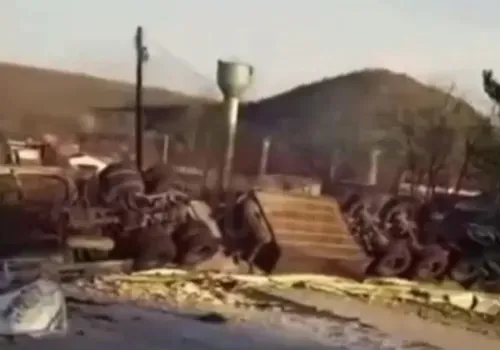 Фура перевернулась на дороге в селе Тындинского района