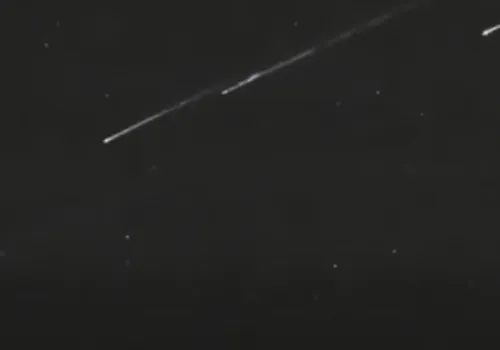 Спутники Илона Маска, падающие из-за магнитной бури, попали на видео