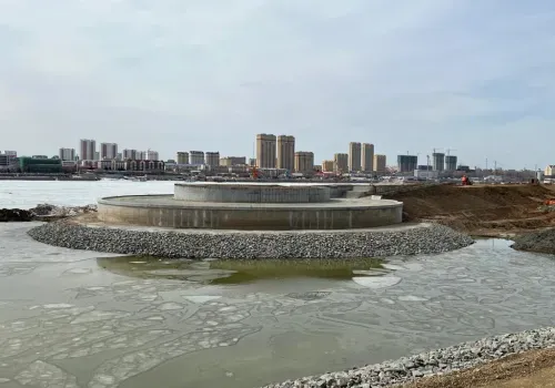 Без выходных: строительство набережной Амура продолжается в Благовещенске (фото)