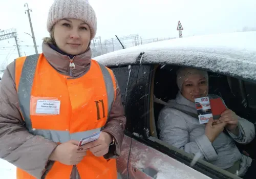 Сотрудники ЗабЖД напомнили автомобилистам о необходимости соблюдения ПДД на переездах