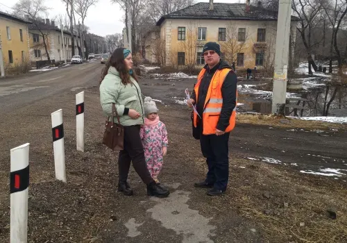 Сотрудники ЗабЖД напомнили свободненцам о правилах безопасного перехода через ж/д пути
