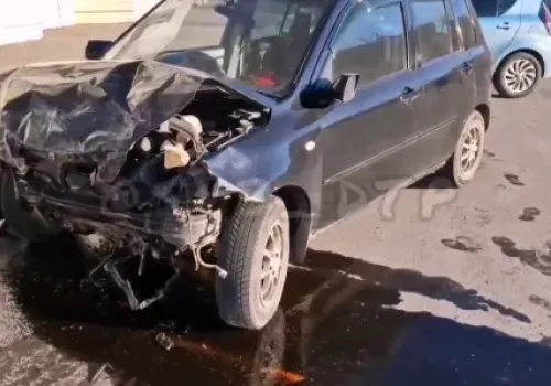 Водитель иномарки на скорости врезался в стену магазина в Свободном