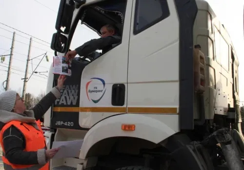 Локомотивные бригады ЗабЖД призвали водителей соблюдать правила при пересечении переездов
