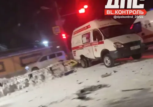 Люди пострадали в машине "скорой помощи", которая попала в ДТП в Белогорске