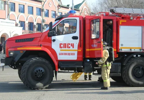 Мужчина и ребенок пострадали при пожаре в пятиэтажке в Амурской области
