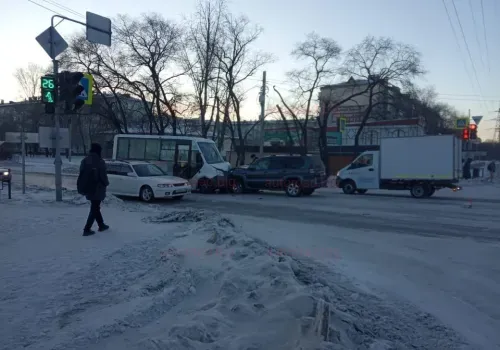 Шесть человек пострадали в ДТП с автобусами и внедорожником в Благовещенске