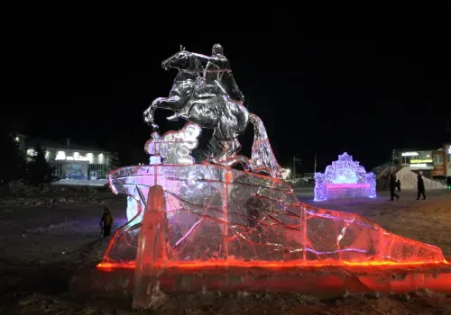 Ледовый городок в духе Петербурга открылся в Амурской области 