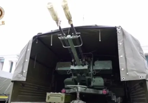 Минобороны укомплектовало военные "Уралы" зенитными установками