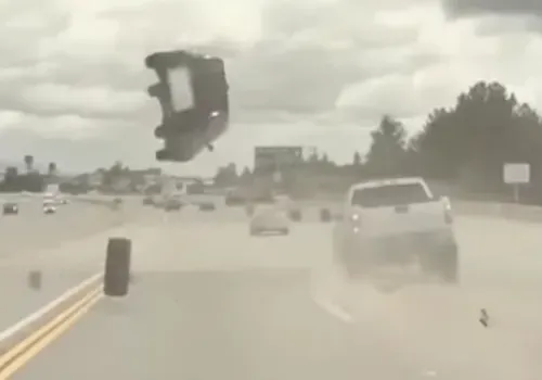 Видео ДТП с взлетевшим в воздух автомобилем взорвало Сеть