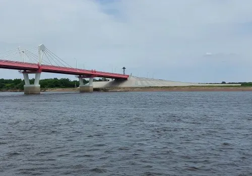 В соцсетях появилось видео с закатом у моста через Амур, связывающем Приамурье и Китай