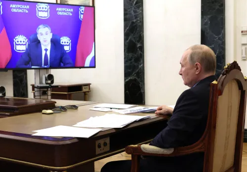 Путин одобрил решение губернатора Амурской области избираться на второй срок