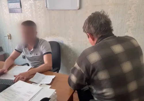 В Благовещенске обманутый пенсионер доверился мошенникам и помогал им