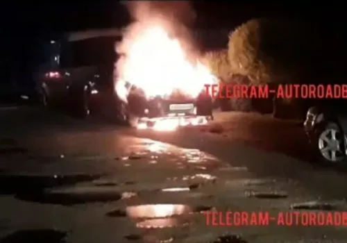 Салон автомобиля поврежден при пожаре в Благовещенске