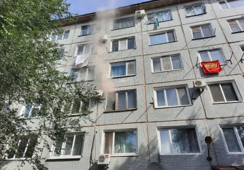 11 человек спасли при пожаре в общежитии Благовещенска