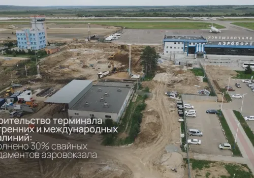Стройку в аэропорту Благовещенск сняли с высоты птичьего полета