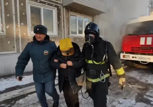 Пожар в подвале дома в Благовещенске тушили больше 20 пожарных