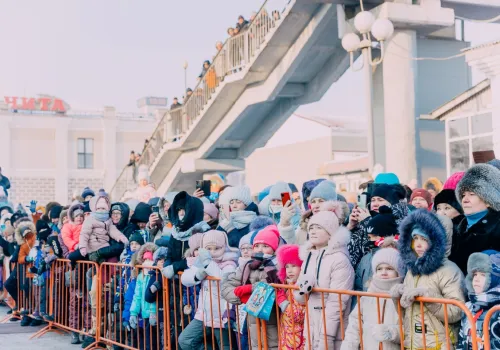 Поезд Деда Мороза сделал остановки на шести станциях ЗабЖД 