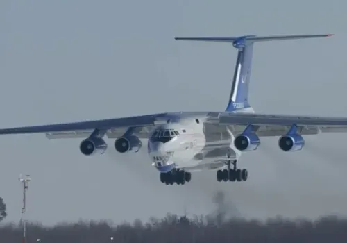 Грузовой самолет Роскосмоса впервые приземлился в аэропорту космодрома Восточный