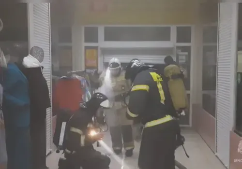 Пожар произошел в торговом центре Зеи, закопчено помещение магазина