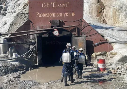 Разбор завалов на руднике "Пионер" проводится со всех возможных подступов