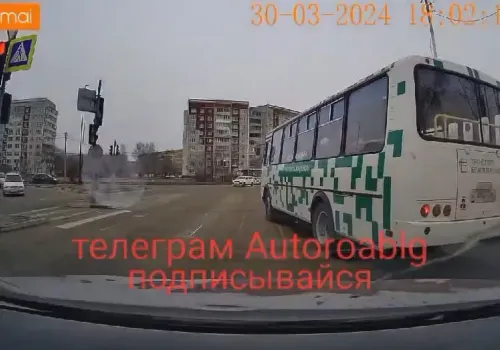 На видео попали маршрутные автобусы, нарушившие ПДД в Благовещенске