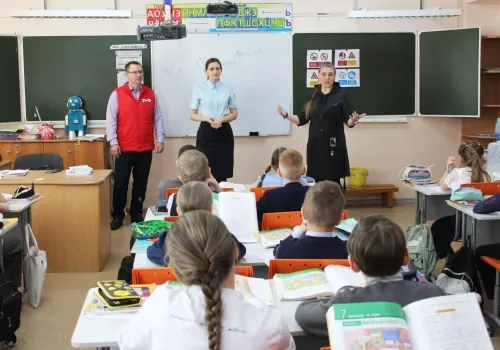 Мероприятие в рамках профилактического месячника «Уступи дорогу поездам!» прошло в школе города Свободный