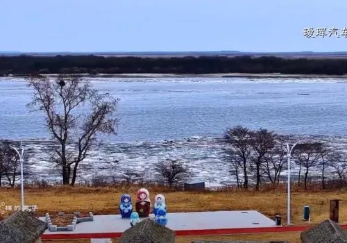 Река Амур в районе Хэйхэ и Благовещенска частично освободилась ото льда