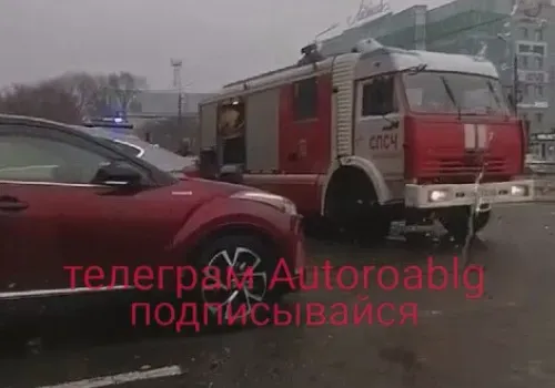 Пожарные возле торгового центра Благовещенска привлекли внимание