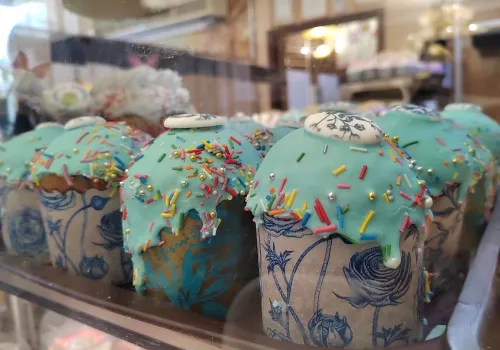 Освященные пасхи и крашенки заполнили прилавки в Амурской области