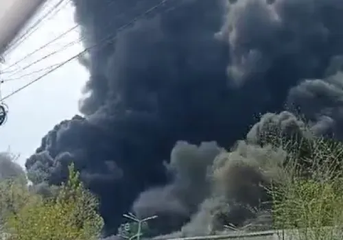 Крупный пожар произошел в торговом центре Хабаровска