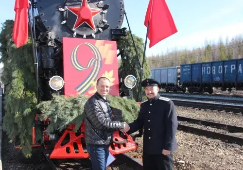 Жители Тынды увидели, как устроен паровоз "Поезда Победы"
