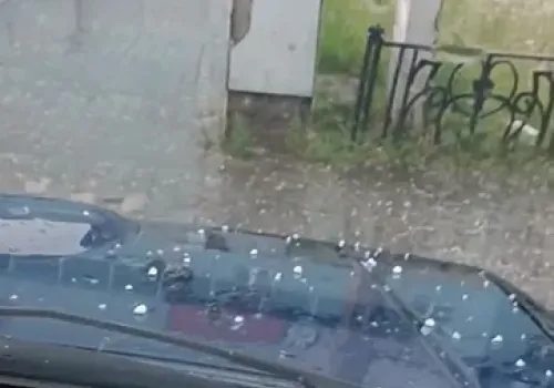 Град выпал в Благовещенске и Чигирях