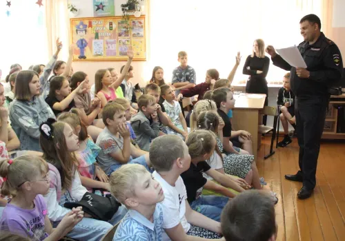 Железнодорожники провели выездные уроки безопасности в пришкольных лагерях в Амурской области