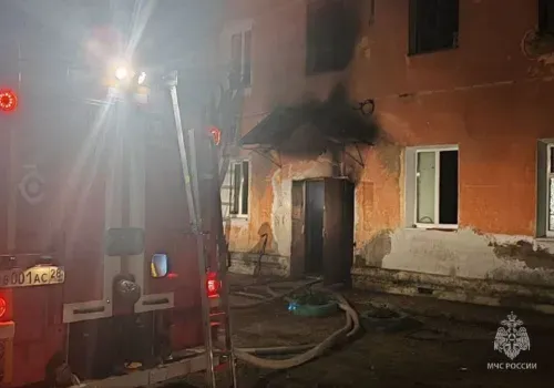 Герои среди амурчан: трех человек из горящего дома спасли очевидцы